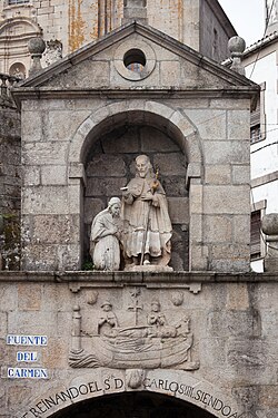 Estatua que representa el bautismo de la reina Lupa por Santiago Apóstol. Fuente del Carmen